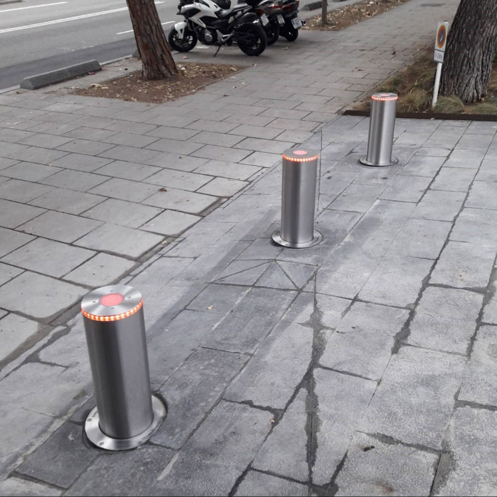 Benito Automatic Bollard 220 x 600mm – 8mm Thickness