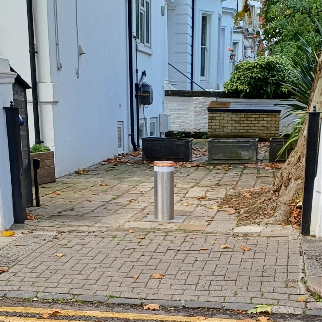 Benito Stainless Steel Automatic Bollard 600mm High