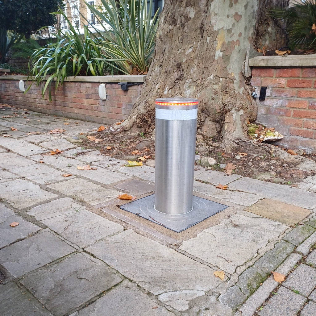 Benito Stainless Steel Automatic Bollard 600mm High