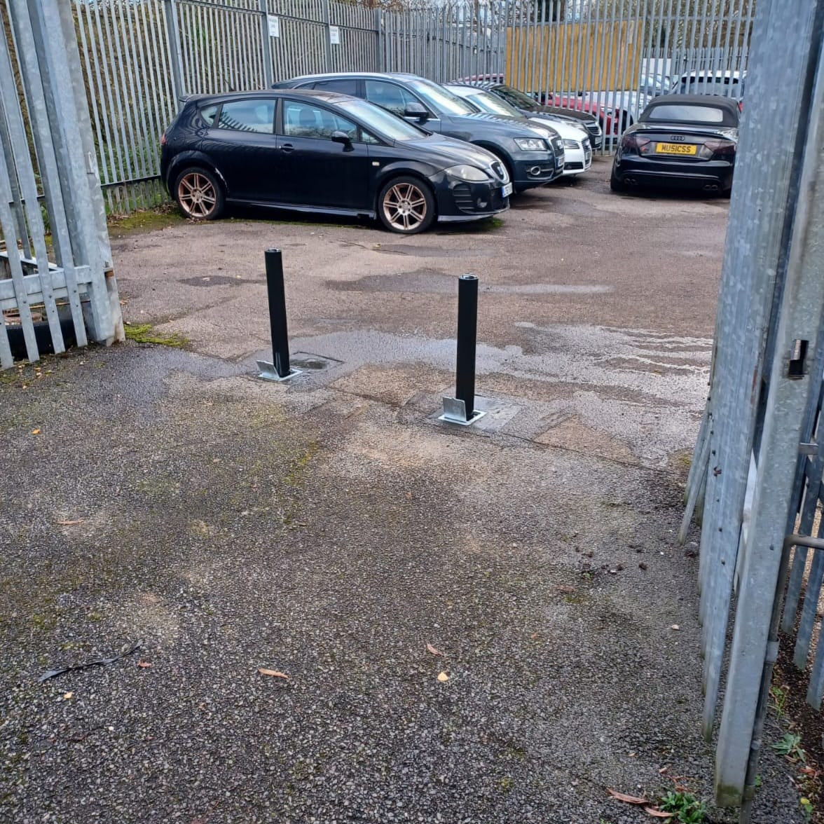 Heavy Duty Round Steel Telescopic Security Post 670mm