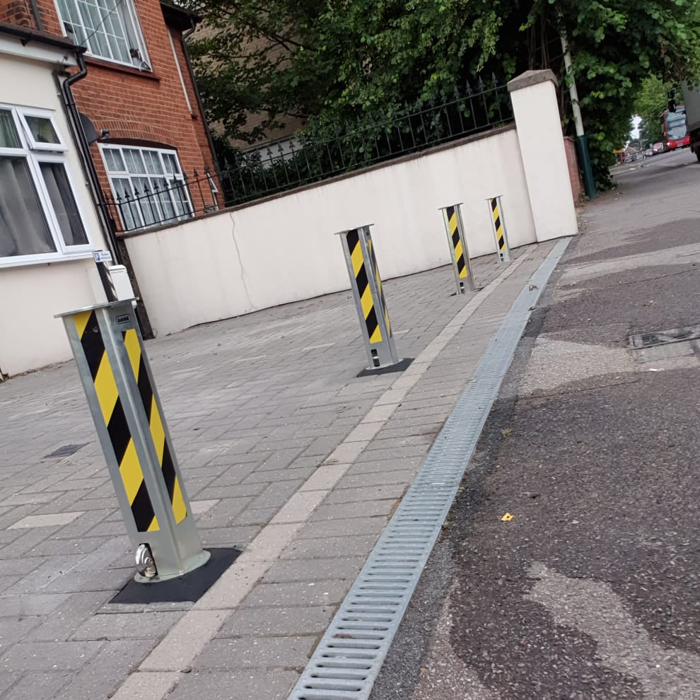 Telescopic Anti-Ram - Heavy Duty and Very Effective