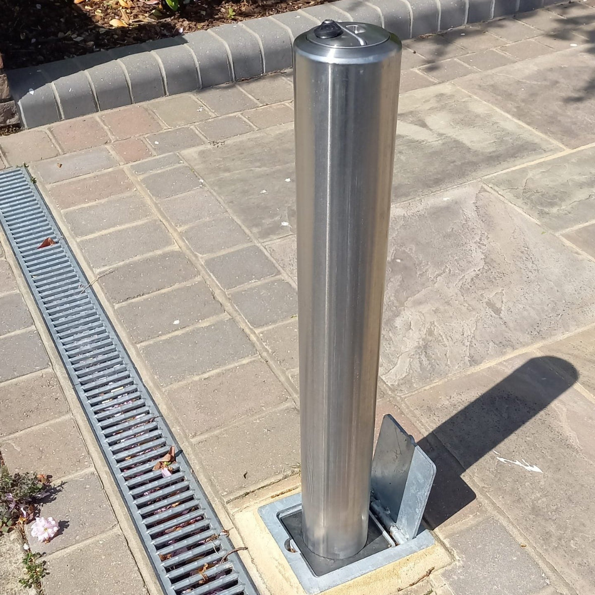 Rhino Stainless Steel Lift Assist Telescopic Bollard