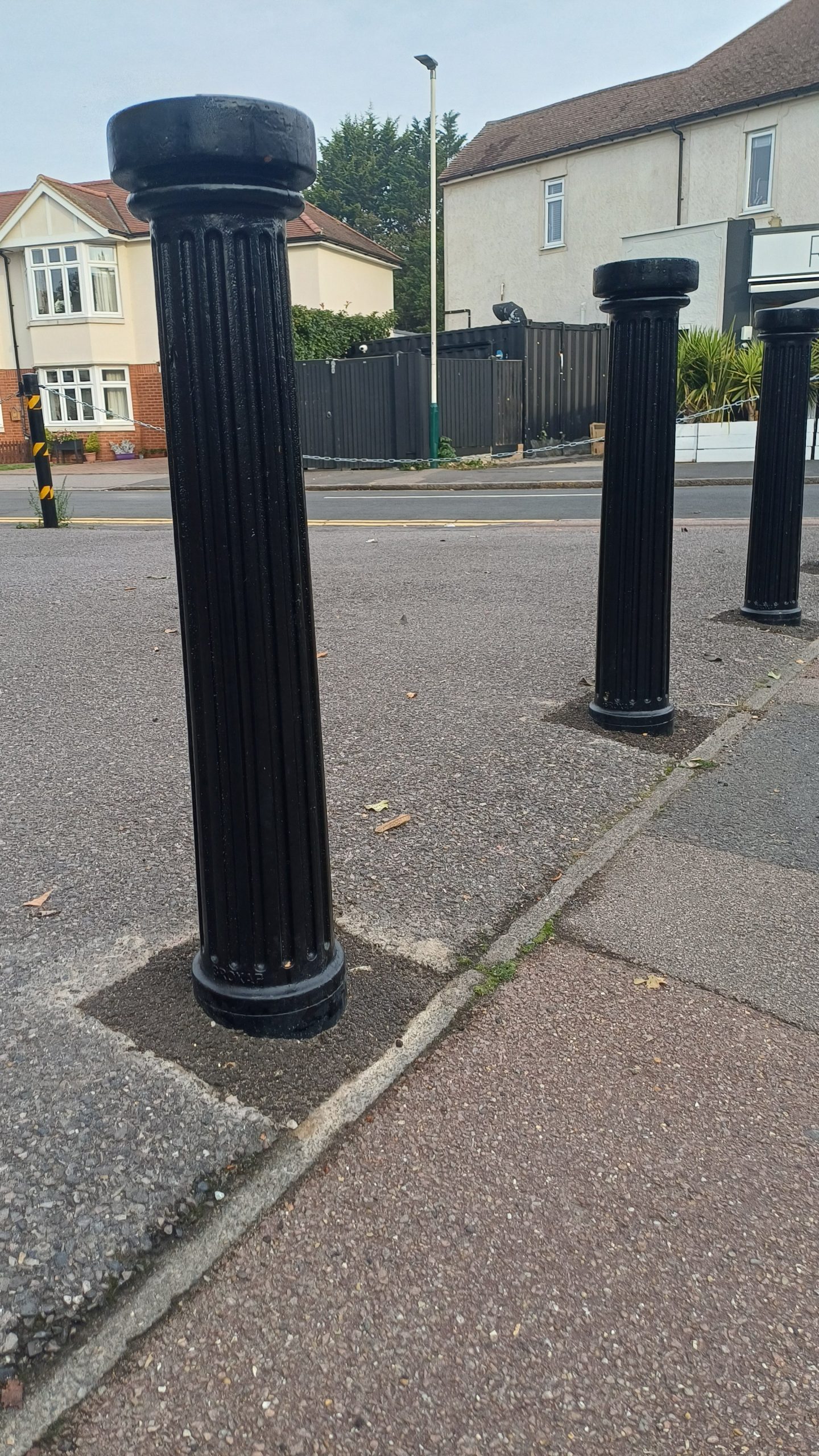 Hexham Ferrocast Polyurethane Bollard - Image 4