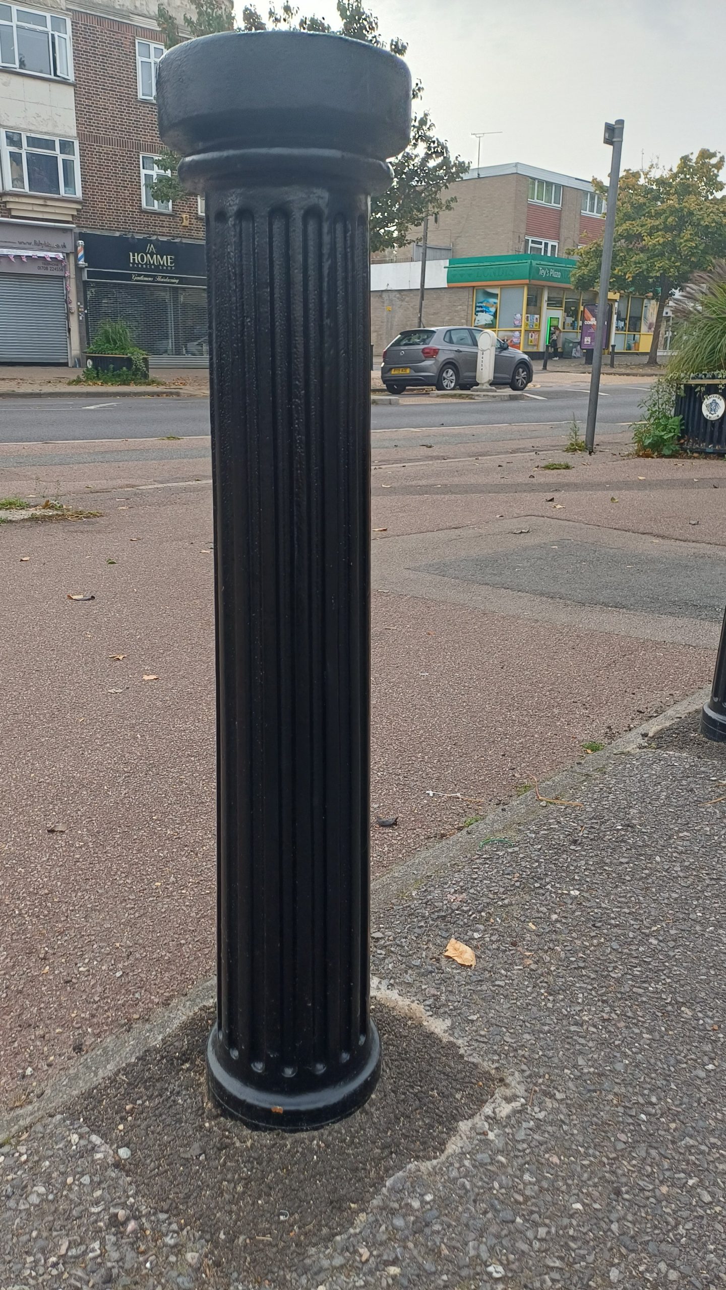 Hexham Ferrocast Polyurethane Bollard - Image 5