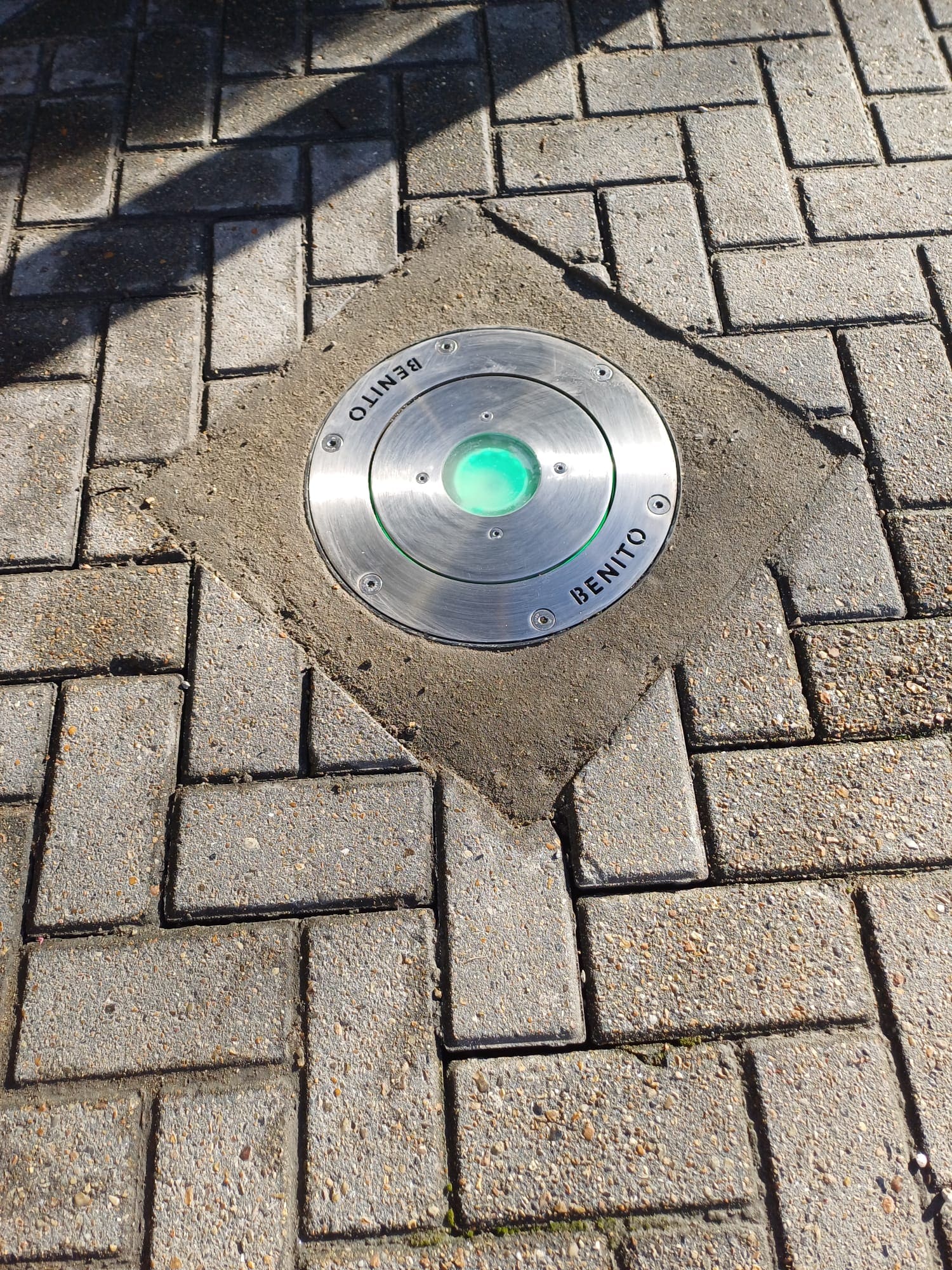 Benito Automatic Bollard 220 x 600mm – 8mm Thickness - Image 6