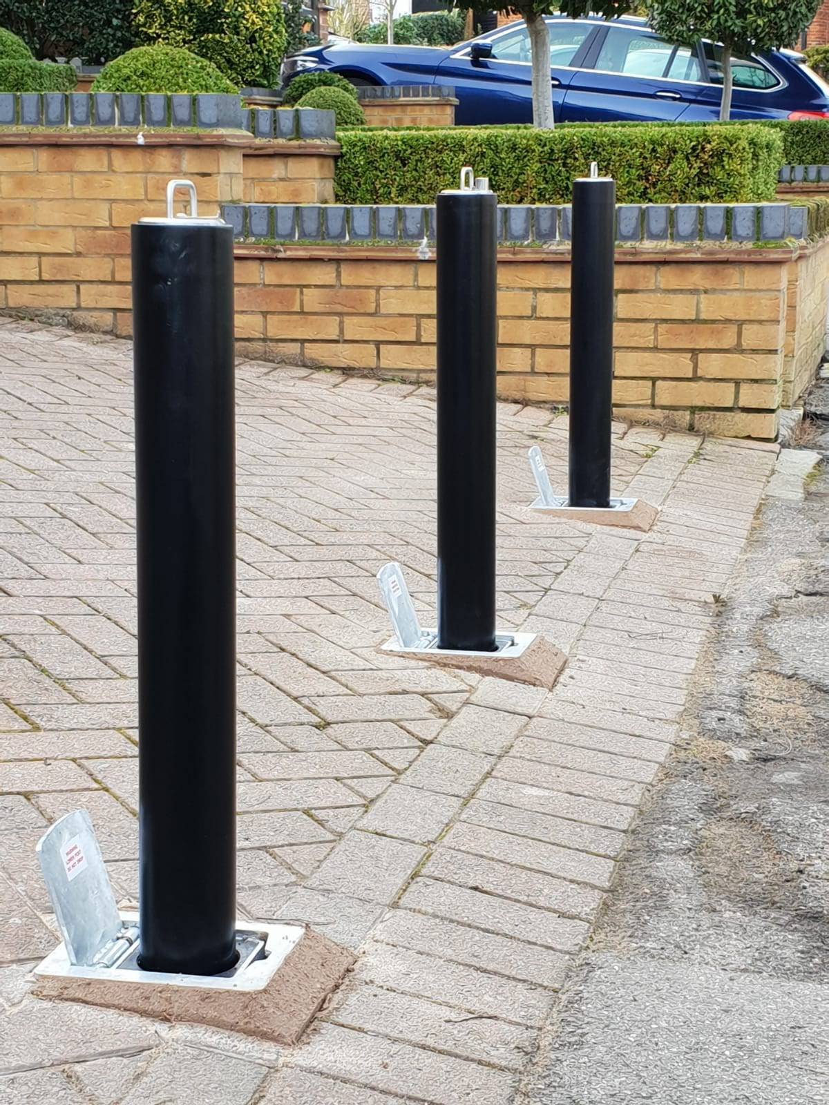 Removable Heavy Duty Bollard with Integral Lock - Image 11