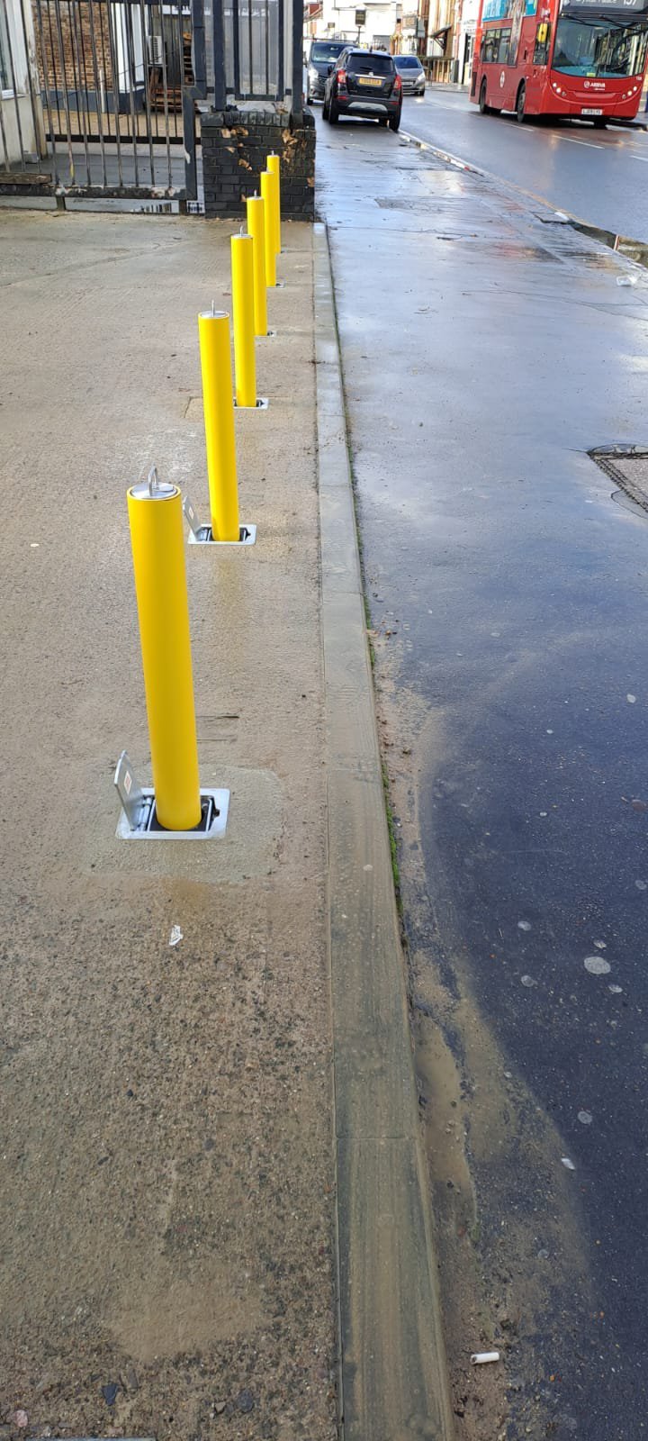 Removable Heavy Duty Bollard with Integral Lock - Image 12