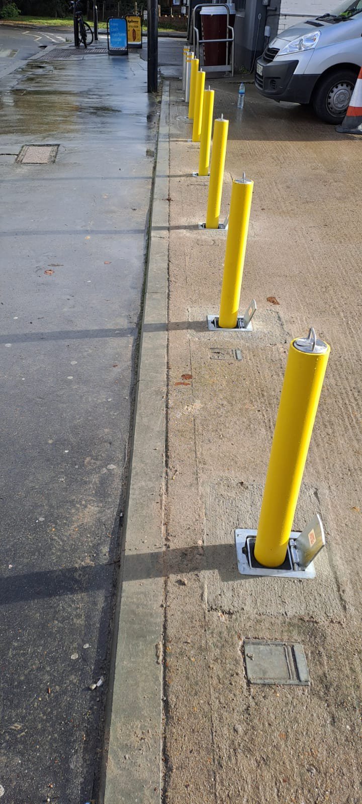 Removable Heavy Duty Bollard with Integral Lock - Image 13