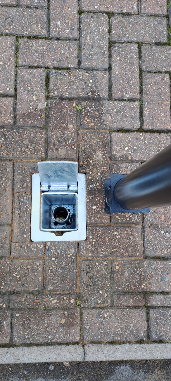 Removable Heavy Duty Bollard with Integral Lock - Image 6