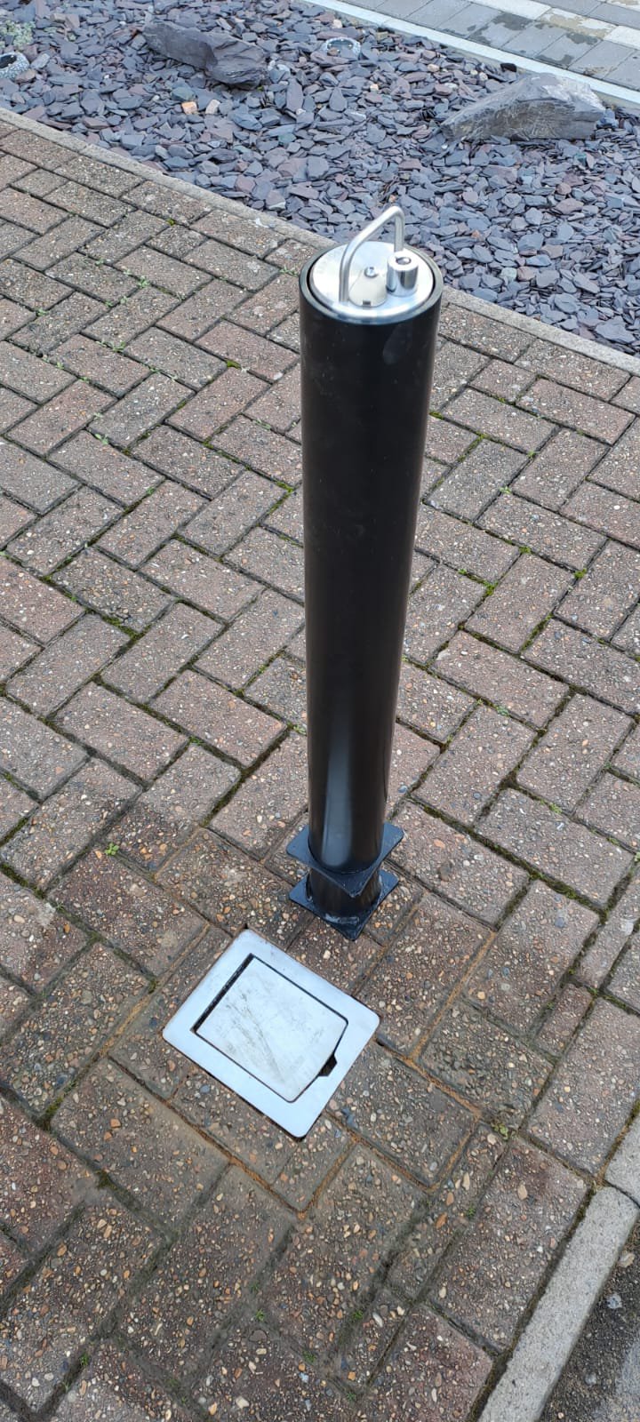Removable Heavy Duty Bollard with Integral Lock - Image 16