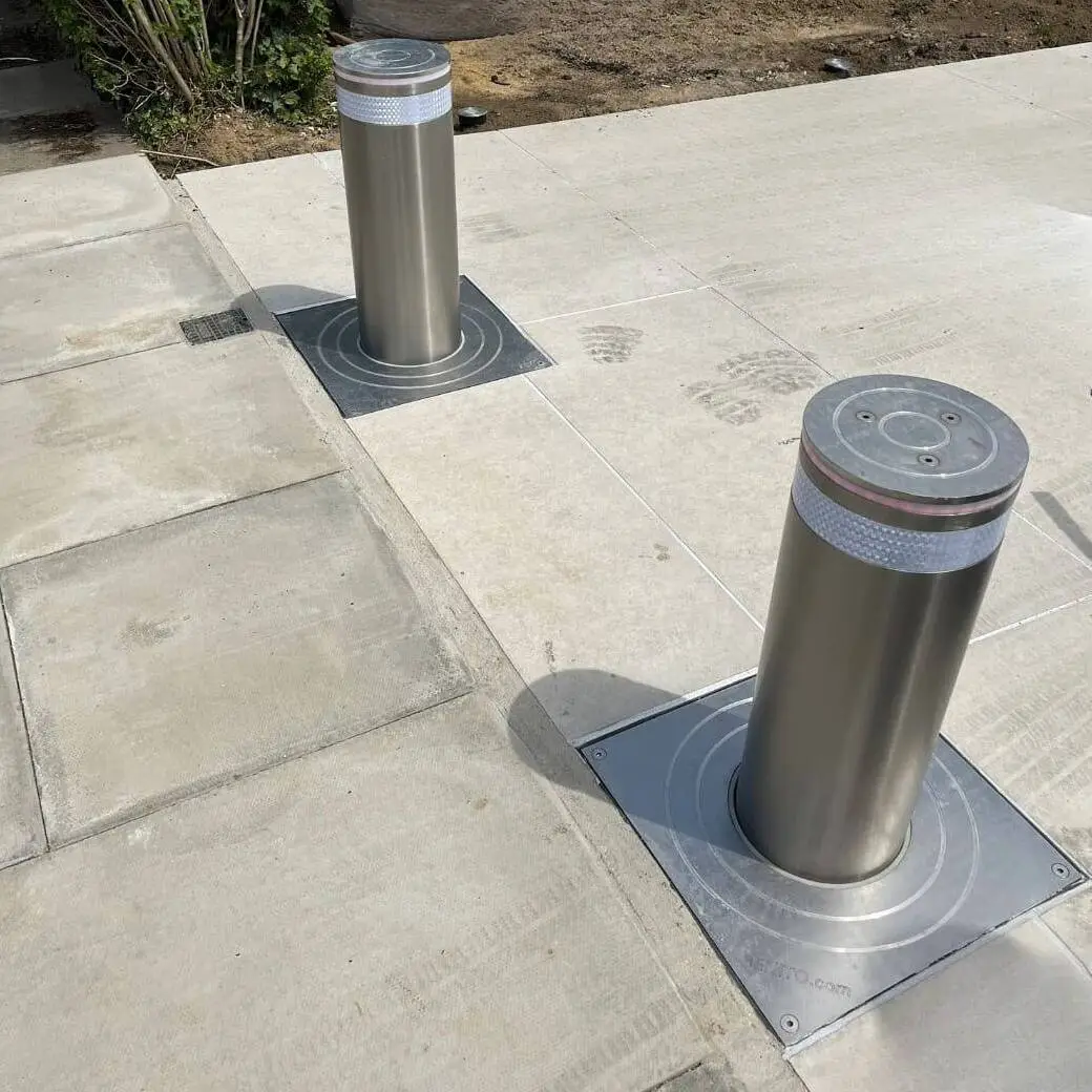 Benito bollard in driveway