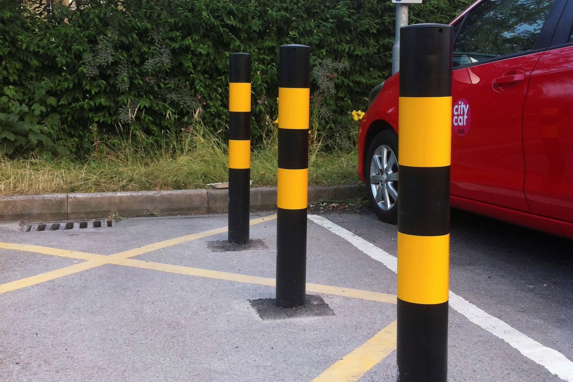 Black & Yellow Powder Bollard - Bolt Down or Concreted In - Image 11