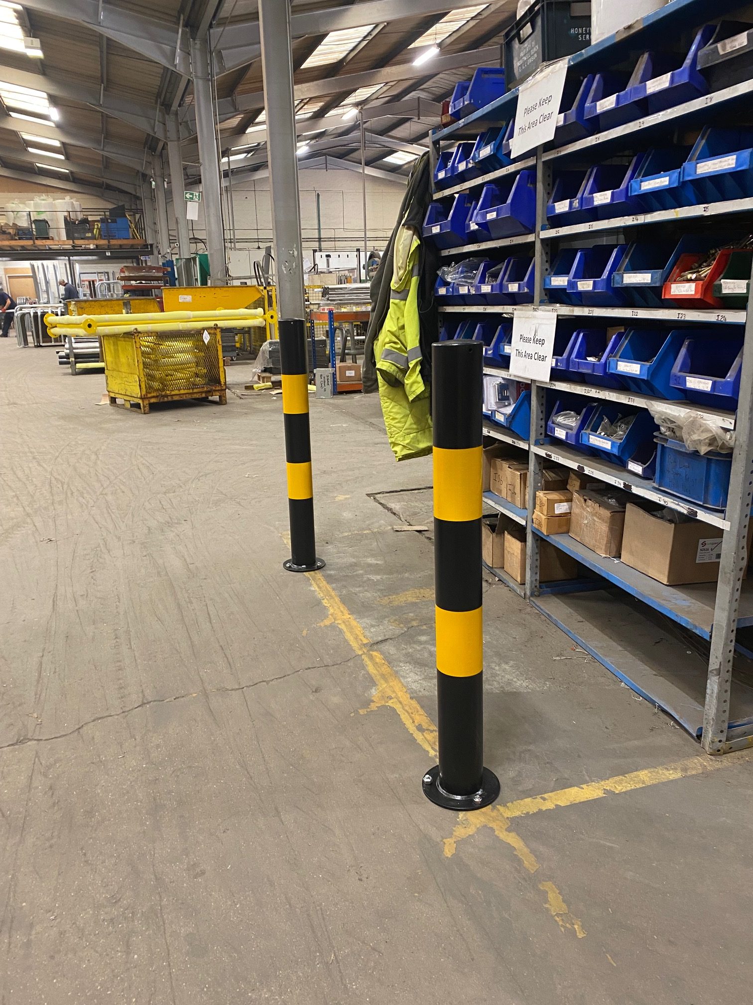 Black & Yellow Powder Bollard - Bolt Down or Concreted In - Image 6