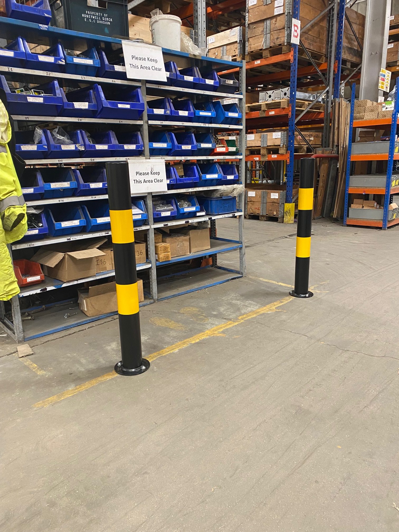 Black & Yellow Powder Bollard - Bolt Down or Concreted In - Image 7