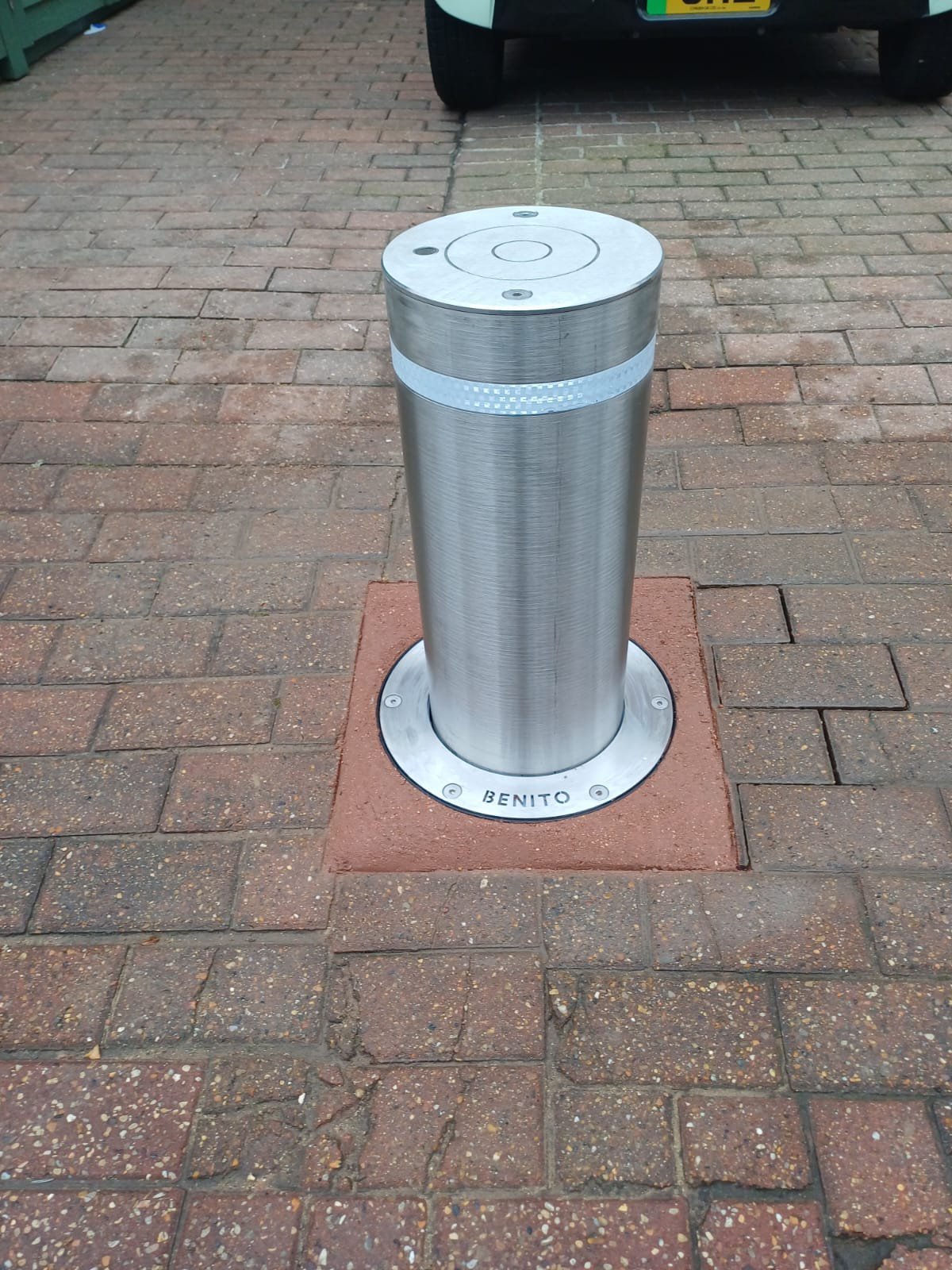 Benito Semi Automatic Stainless Steel Bollard - Image 9