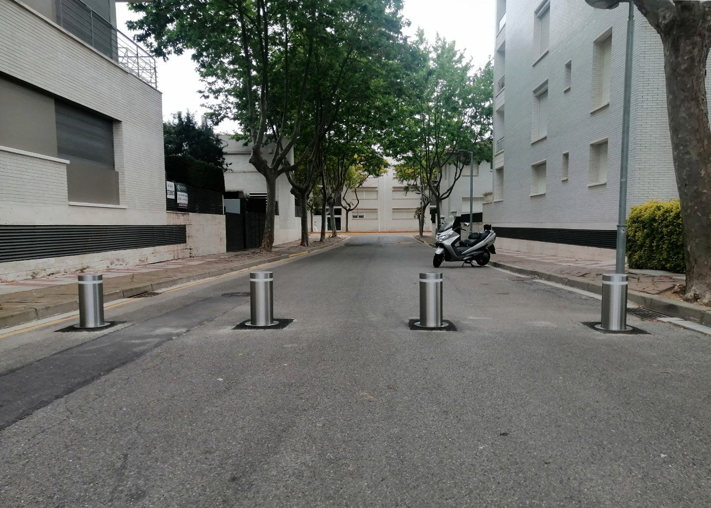 Benito Semi Automatic Stainless Steel Bollard - Image 2